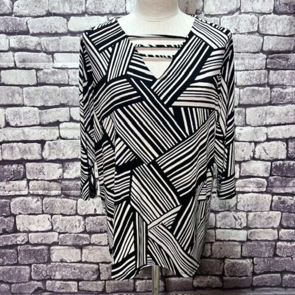 Susan Graver Black & White Decorative V-Neck Blouse Size 1X